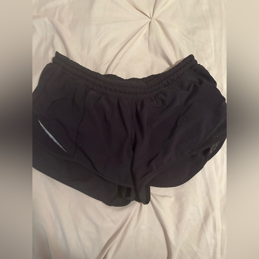 black lululemon hotty hot shorts size four